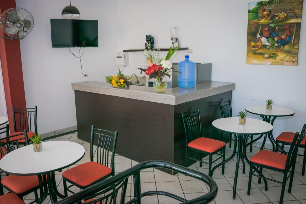 Hostal "Centrika" Tarapoto Eksteriør bilde
