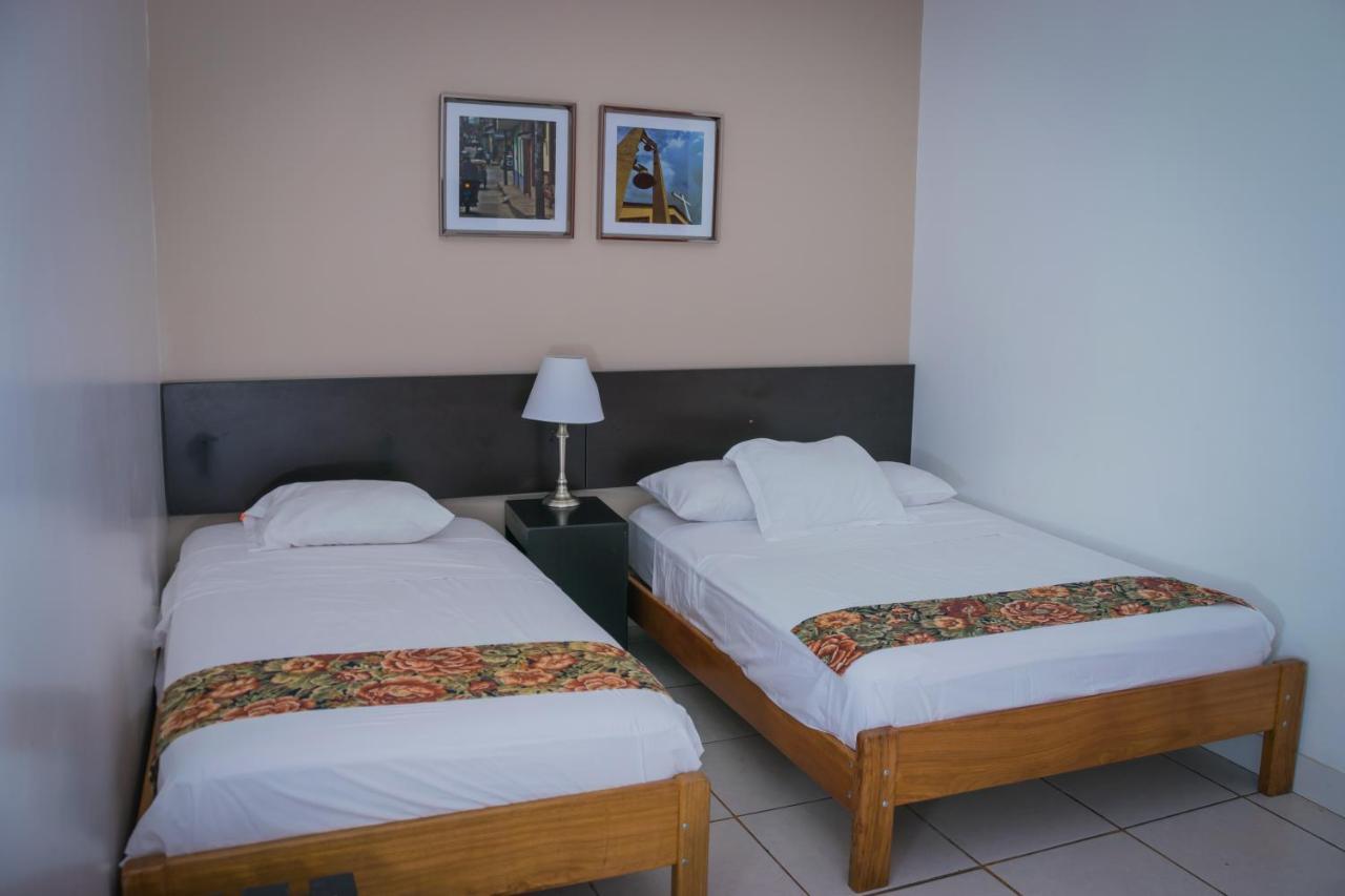 Hostal "Centrika" Tarapoto Eksteriør bilde