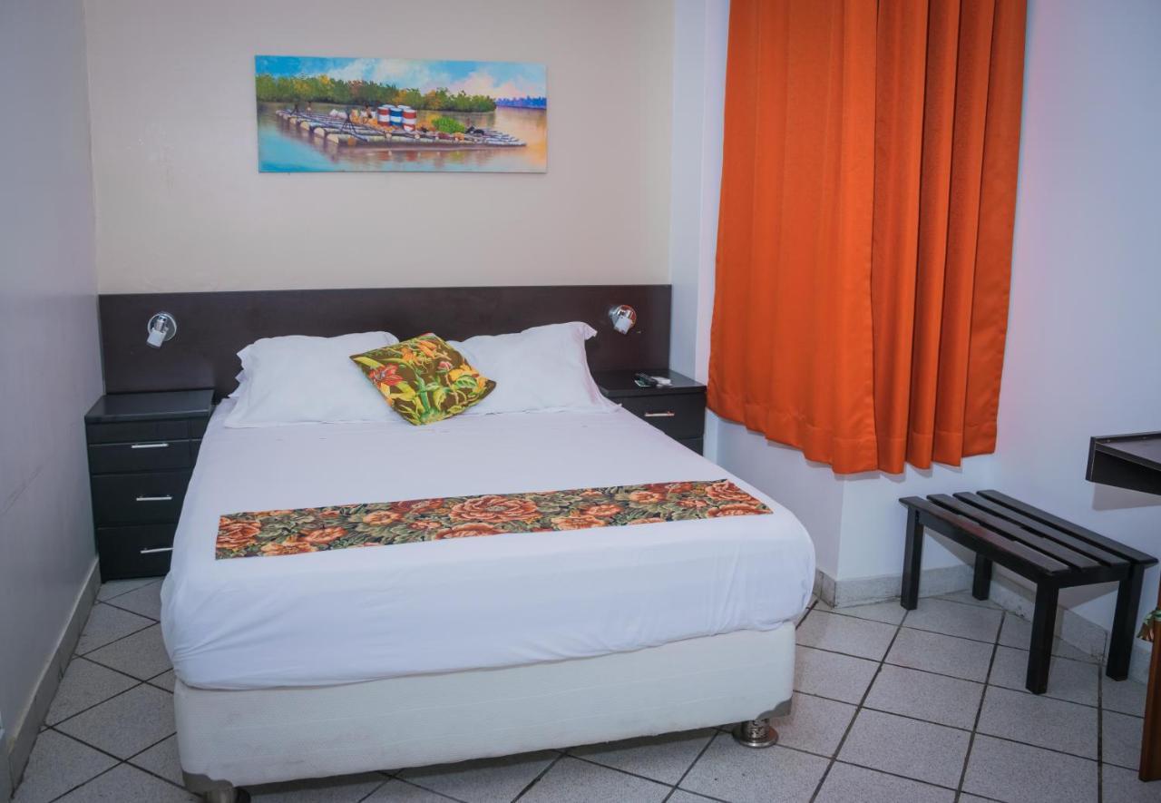 Hostal "Centrika" Tarapoto Eksteriør bilde