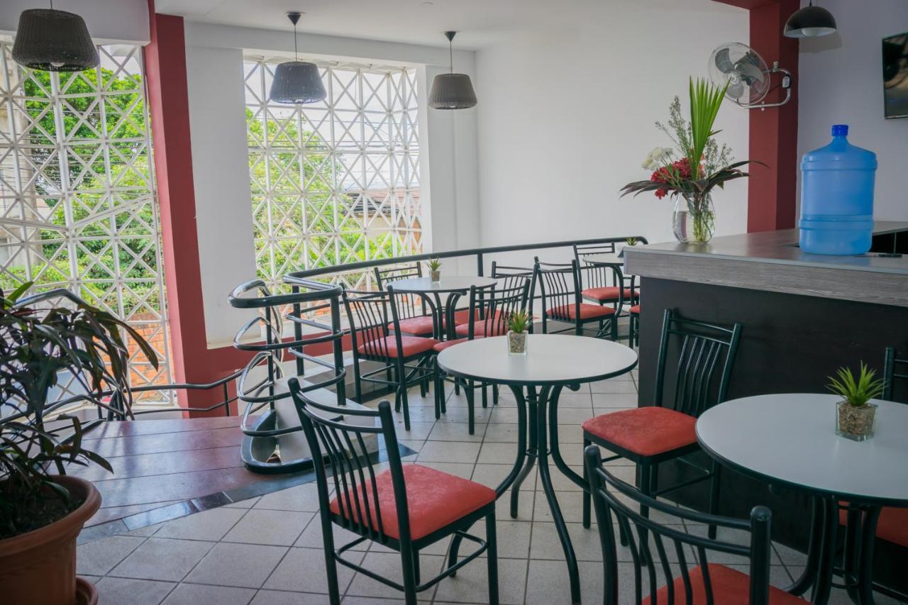 Hostal "Centrika" Tarapoto Eksteriør bilde
